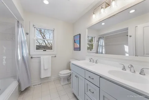 $895,000 | 315 Minear Drive, Libertyville, IL 60048