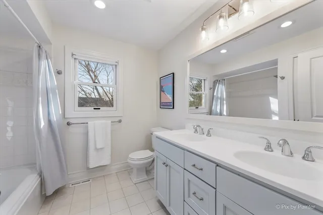 $914,900 | 315 Minear Drive, Libertyville, IL 60048