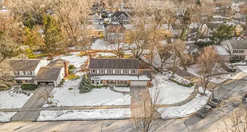 $895,000 | 315 Minear Drive, Libertyville, IL 60048