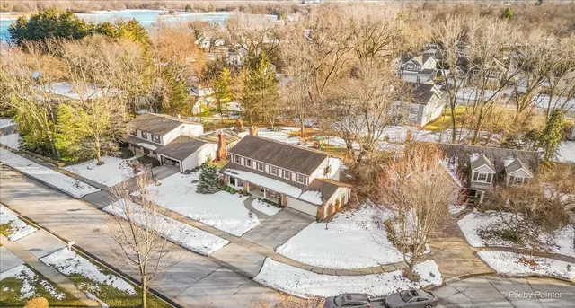 $914,900 | 315 Minear Drive, Libertyville, IL 60048