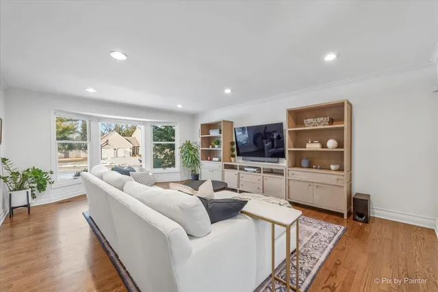 $914,900 | 315 Minear Drive, Libertyville, IL 60048