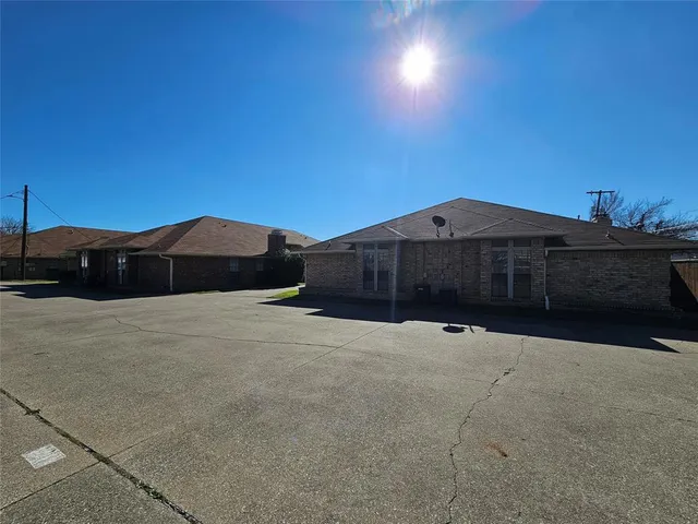 $1,275 | 3149 Tudor Lane, Irving, TX 75060