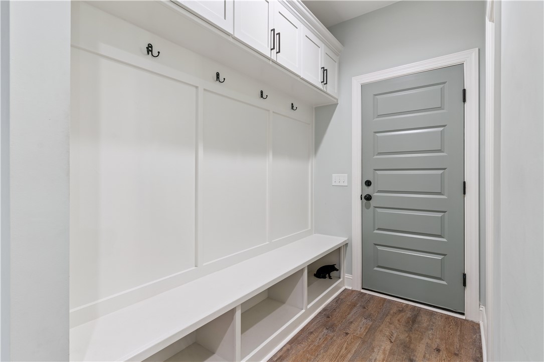 113 Badram Trail Brunswick, GA 31523 - Photo 19 of 39 Mud Room Entry from Garage