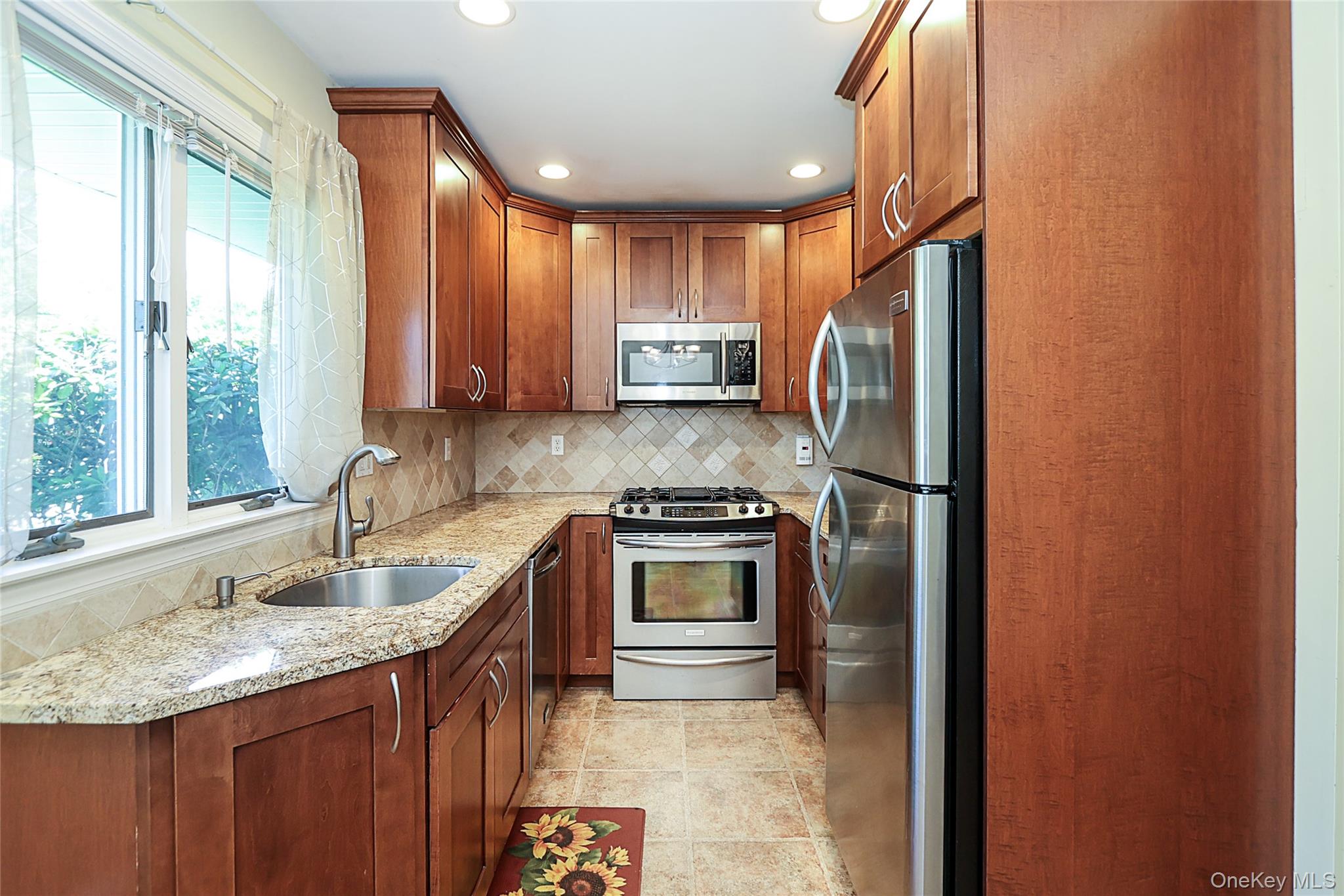 12 Ronan Road Glen Cove, NY 11542 - Photo 14 of 32