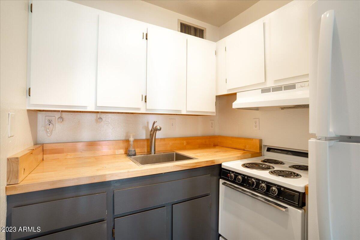1602 West Encanto Boulevard Phoenix, AZ 85007 - Photo 29 of 31 Guest House KItchen