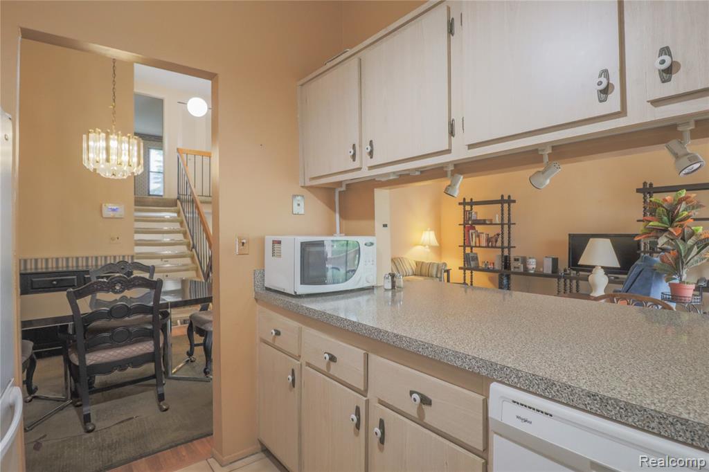 29116 Evergreen Road Southfield, MI 48076 - Photo 8 of 35 Gallery Image 8