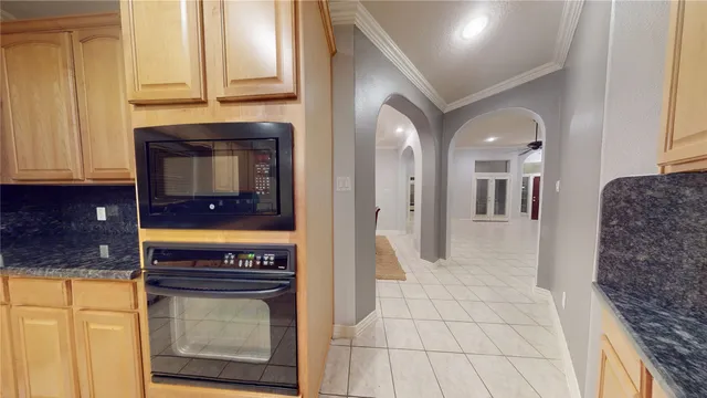 a view of livingroom with furniture