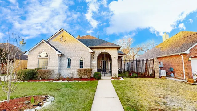 $2,400 | 5909 Sawyer Drive, Pearland, TX 77581