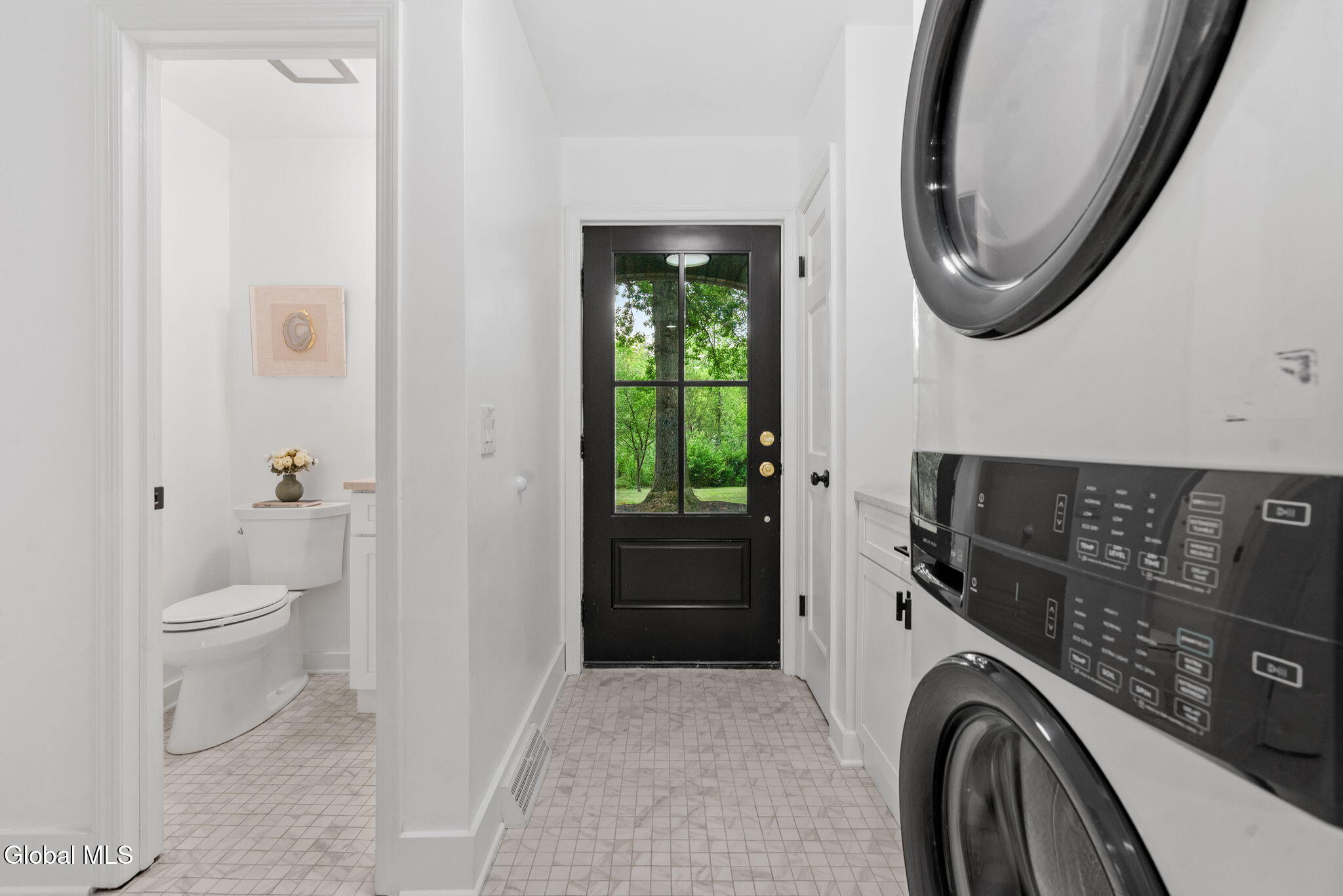 713 Riverview Road Rexford, NY 12148 - Photo 21 of 113 Mudroom