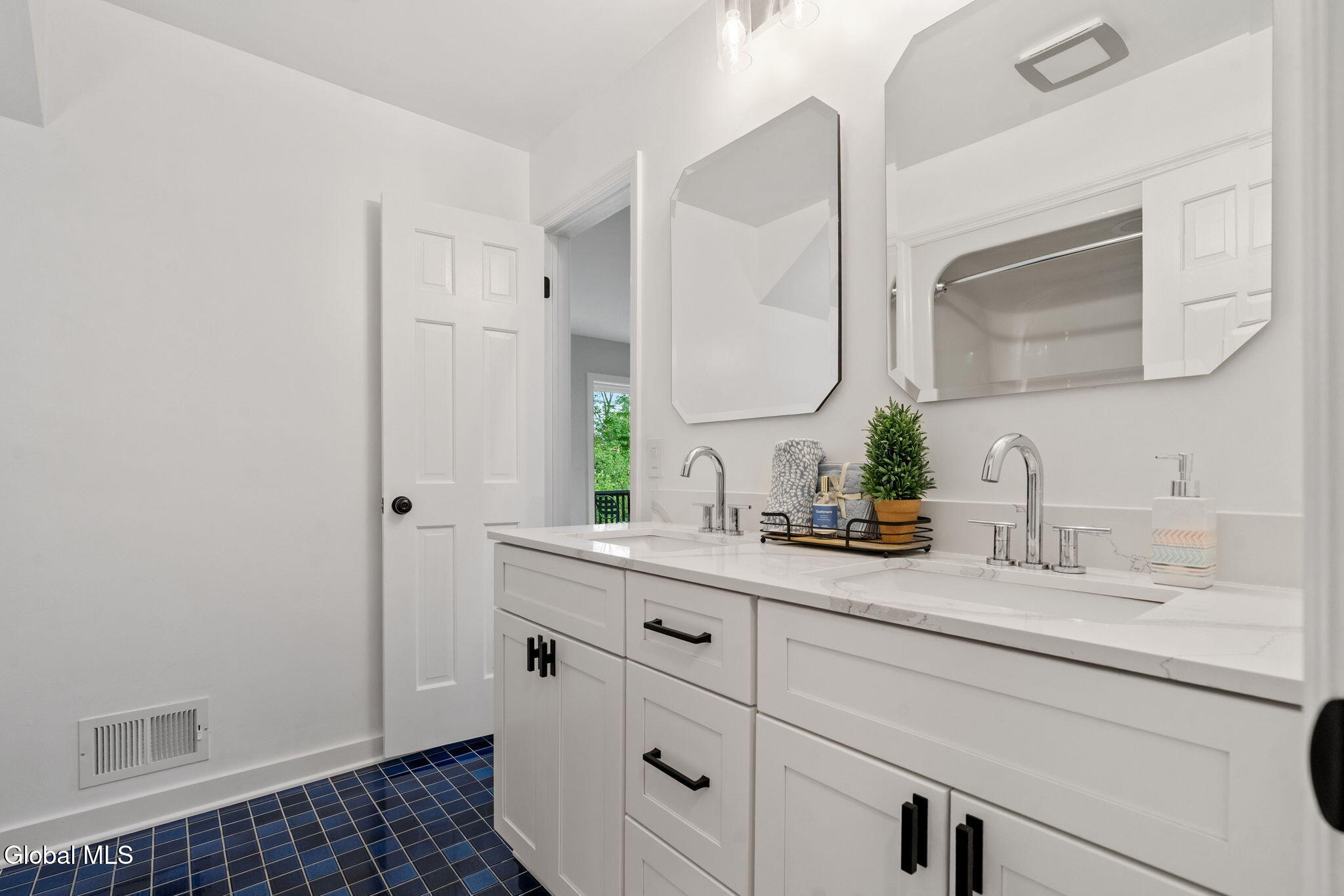 713 Riverview Road Rexford, NY 12148 - Photo 79 of 113 Guest Suite BR