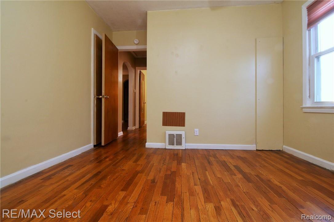 4121 Pengelly Road Flint, MI 48507 - Photo 13 of 16 IMG_0164 (2).JPG