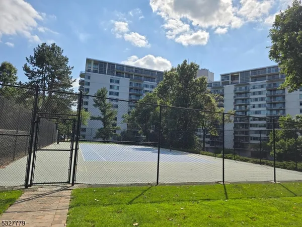 $3,350 | 2 Claridge Drive, Unit 2AE, Verona, NJ 07044