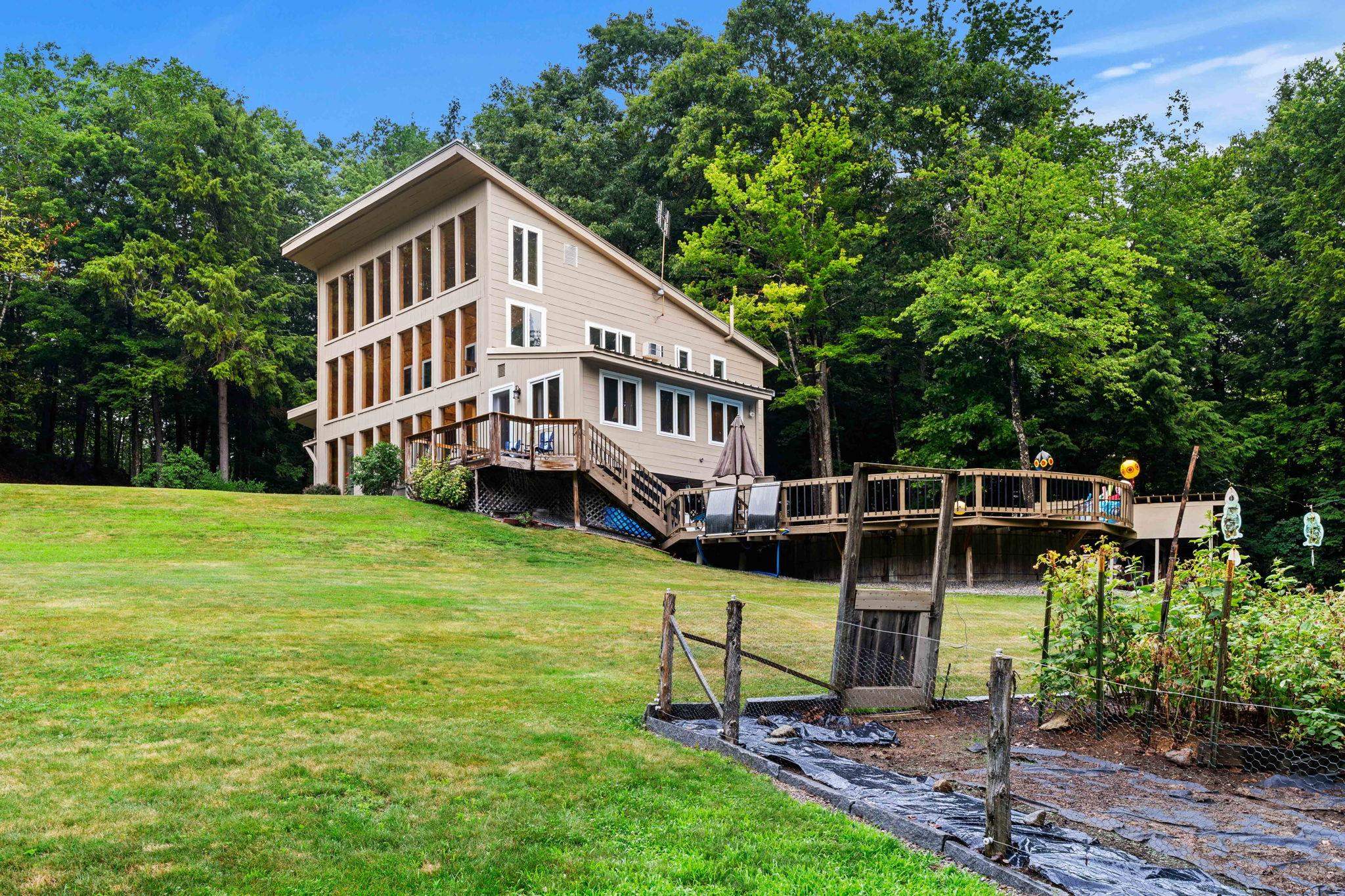 42 Thorndike Road Weare, NH 03281 - Photo 6 of 55 Gallery Image 6