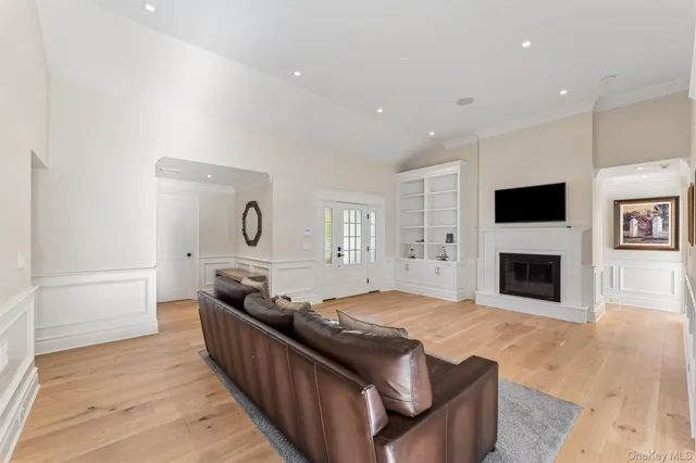 $2,500,000 | 275 Mill Road, Westhampton Beach, NY 11978