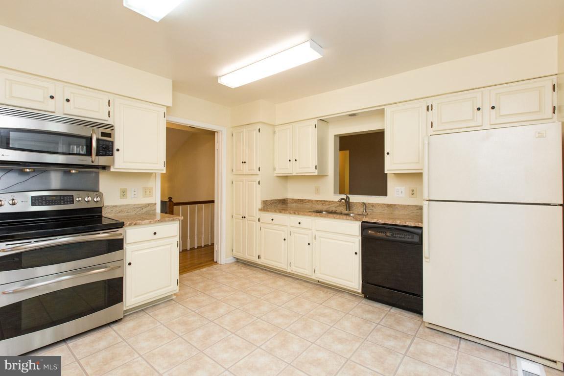 1 Cosgrave Court Silver Spring, MD 20902 - Photo 11 of 29 Ceramic tile flooring, NEW Granite counters