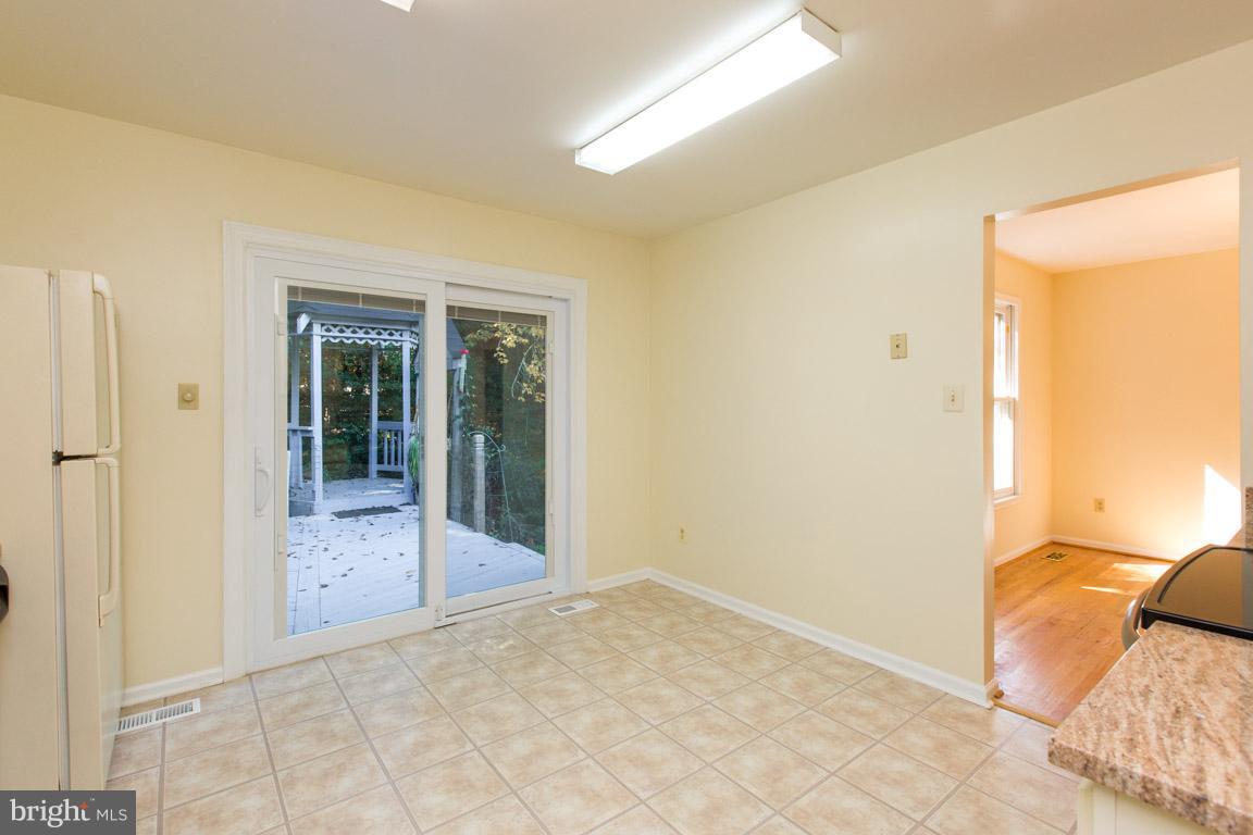 1 Cosgrave Court Silver Spring, MD 20902 - Photo 13 of 29 Large table-space Kitchen
