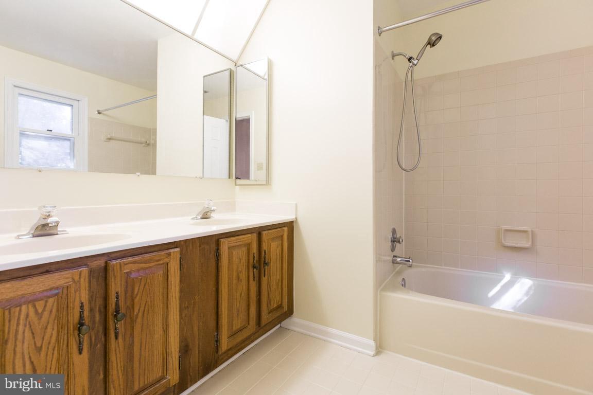 1 Cosgrave Court Silver Spring, MD 20902 - Photo 18 of 29 Bath (Master)
