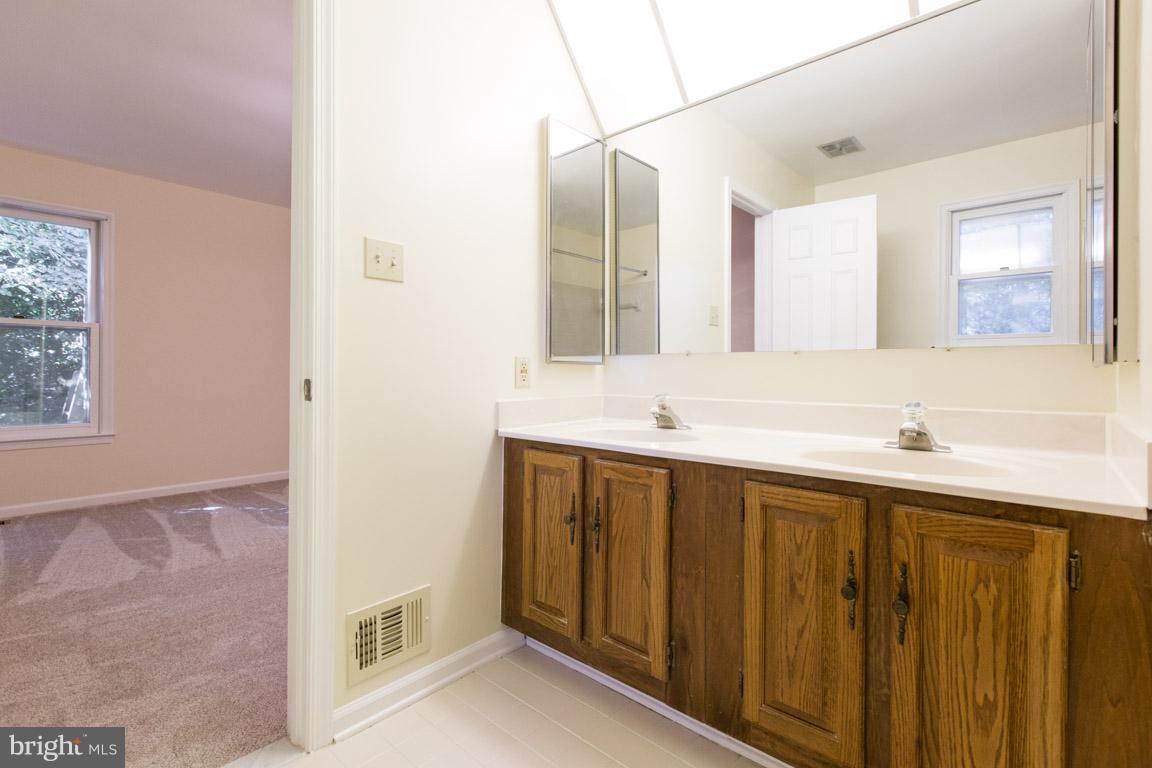 1 Cosgrave Court Silver Spring, MD 20902 - Photo 19 of 29 Bath (Master) - view 2