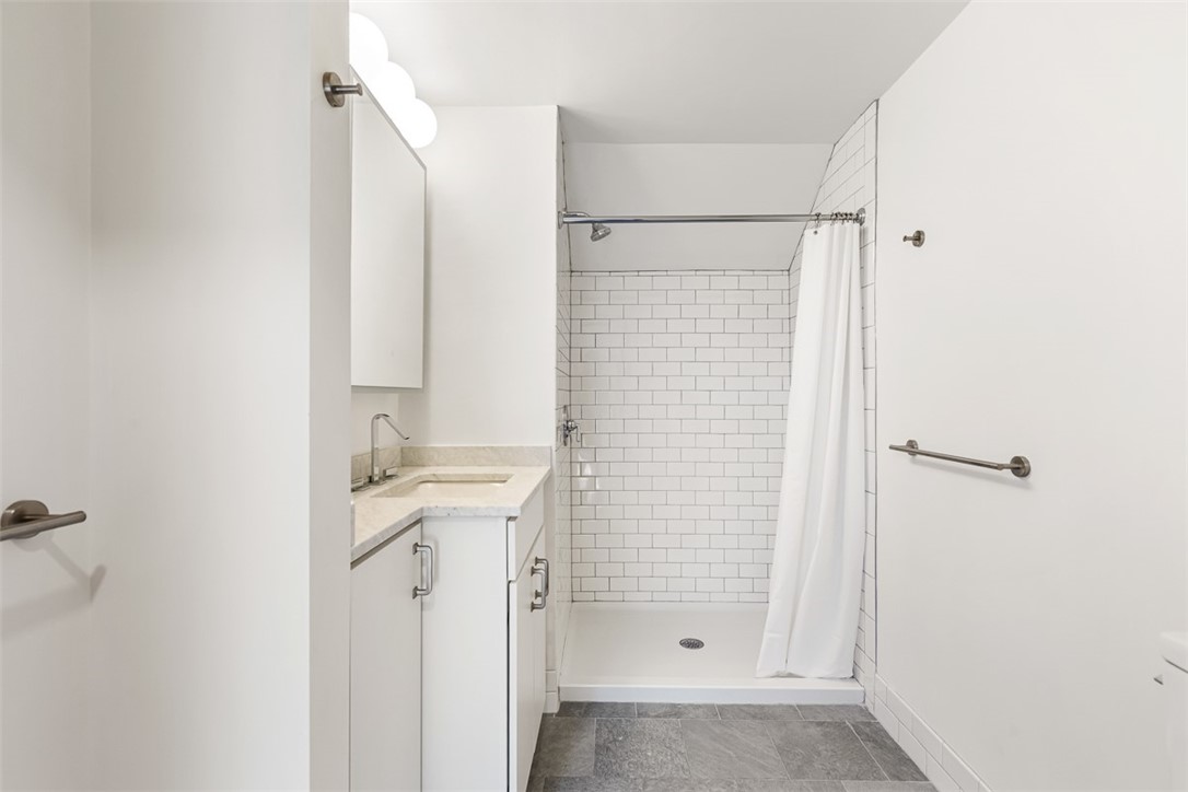 128 Sheldon Street Providence, RI 02906 - Photo 21 of 40 3rd fl bathroom