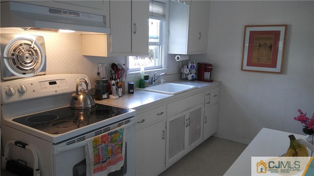 522 Crows Mill Road Fords, NJ 08863 - Photo 10 of 14 a kitchen that has a sink and a stove