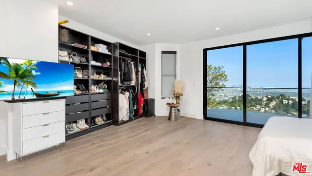 $15,995 | 2021 Davies Way, Los Angeles, CA 90046