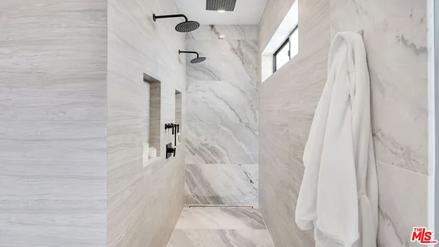 $15,995 | 2021 Davies Way, Los Angeles, CA 90046