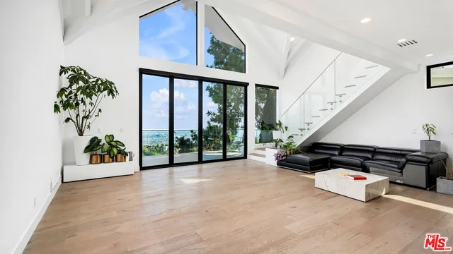 $15,995 | 2021 Davies Way, Los Angeles, CA 90046