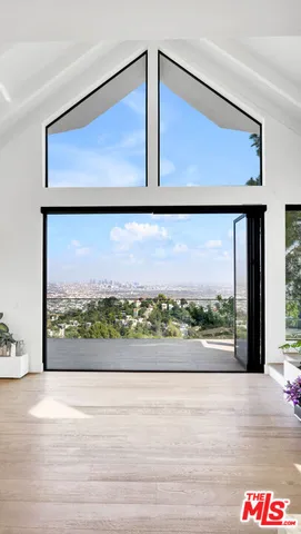 $15,995 | 2021 Davies Way, Los Angeles, CA 90046