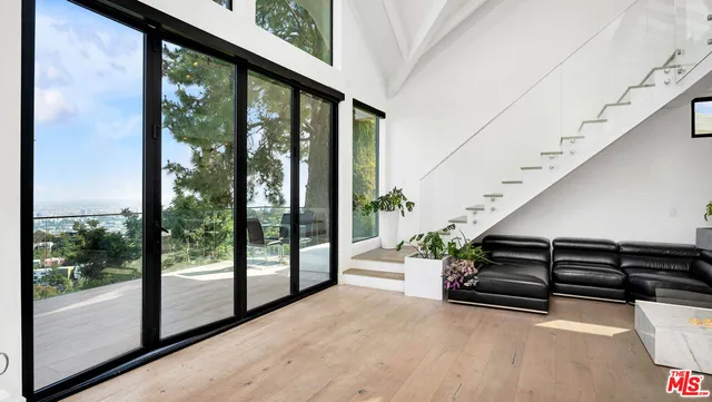 $15,995 | 2021 Davies Way, Los Angeles, CA 90046