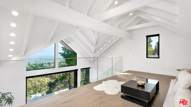 $15,995 | 2021 Davies Way, Los Angeles, CA 90046