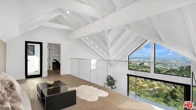 $15,995 | 2021 Davies Way, Los Angeles, CA 90046