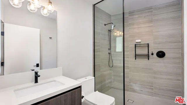 $15,995 | 2021 Davies Way, Los Angeles, CA 90046