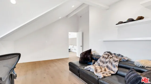 $15,995 | 2021 Davies Way, Los Angeles, CA 90046