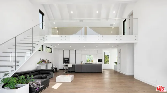 $15,995 | 2021 Davies Way, Los Angeles, CA 90046