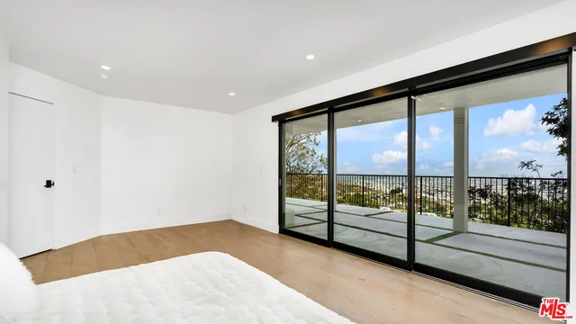 $15,995 | 2021 Davies Way, Los Angeles, CA 90046