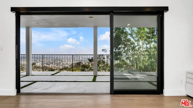 $15,995 | 2021 Davies Way, Los Angeles, CA 90046