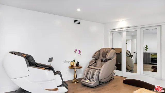 $15,995 | 2021 Davies Way, Los Angeles, CA 90046