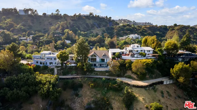 $15,995 | 2021 Davies Way, Los Angeles, CA 90046