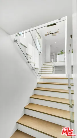 $15,995 | 2021 Davies Way, Los Angeles, CA 90046