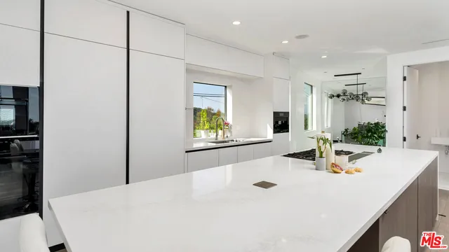 $15,995 | 2021 Davies Way, Los Angeles, CA 90046