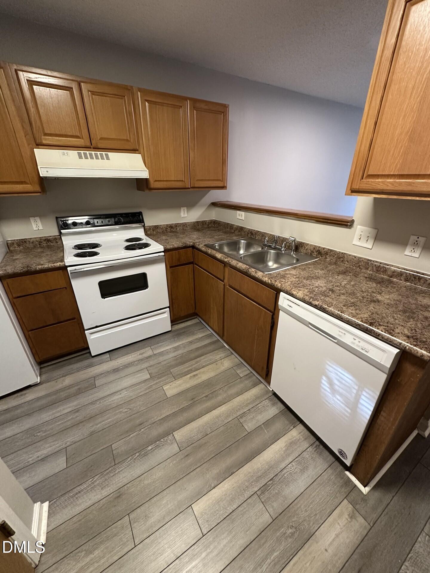 2904 Faversham Place Raleigh, NC 27604 - Photo 4 of 9 a kitchen with a stove and a microwave