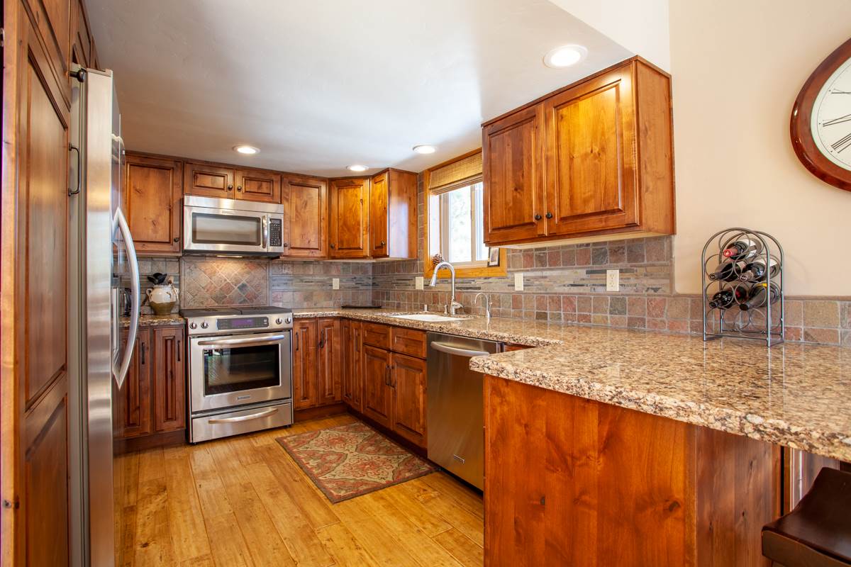 58 Ridgecrest Drive Mammoth Lakes, CA 93546 - Photo 12 of 32 Gallery Image 12