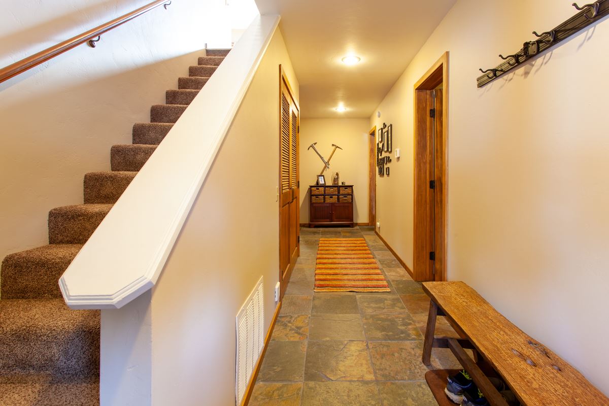 58 Ridgecrest Drive Mammoth Lakes, CA 93546 - Photo 4 of 32 Gallery Image 4