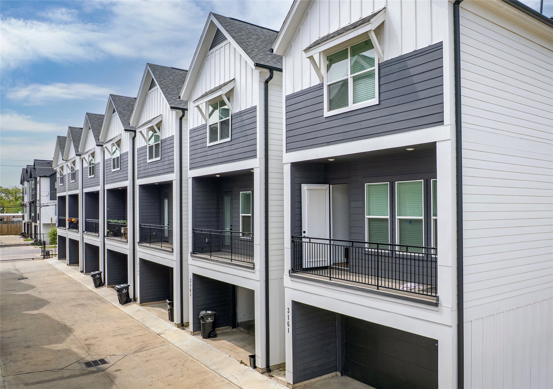 316 Thornton Road, Unit D Houston, TX 77018 - Photo 2 of 8 a view of a house with a window and balcony