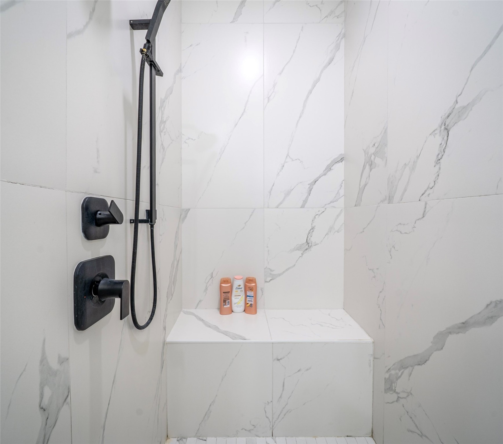 316 Thornton Road, Unit D Houston, TX 77018 - Photo 4 of 8 a bathroom with a shower