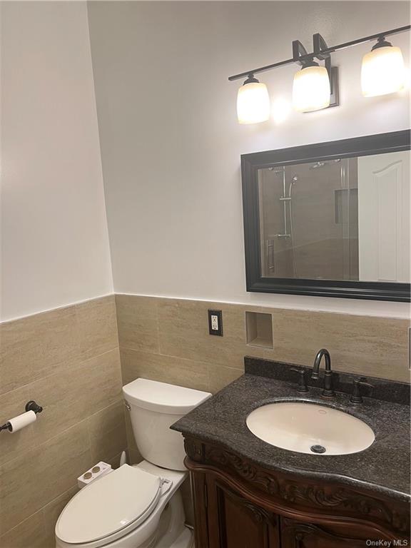 240-250 Pelham Road New Rochelle, NY 10805 - Photo 23 of 36 The Hall Bath (on the 3rd Floor) with beautifully tiled walls and bathtub.