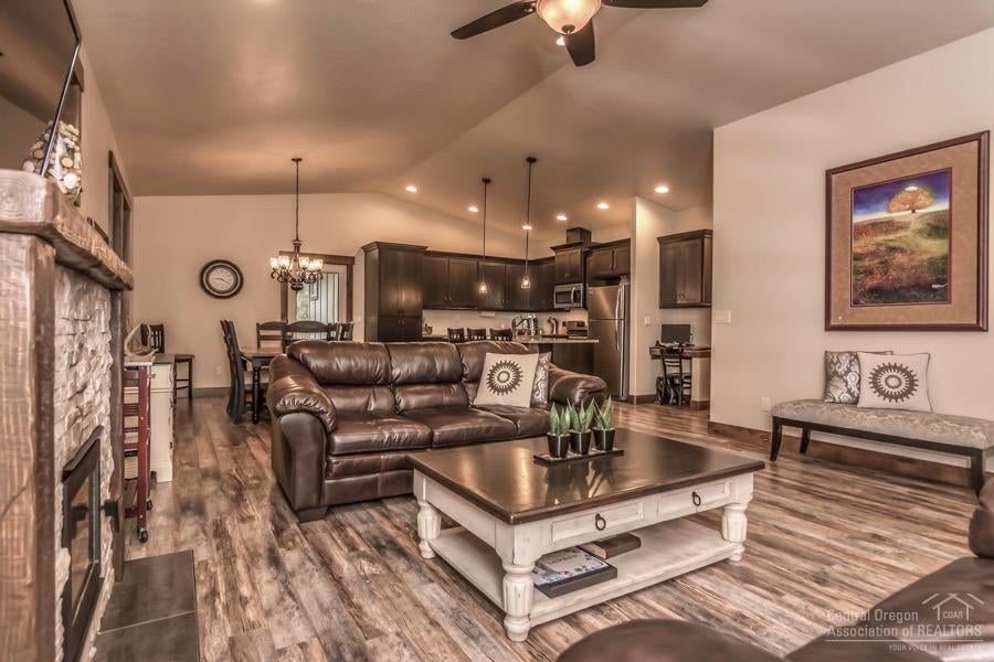 60082 Minnetonka Lane Bend, OR 97702 - Photo 5 of 25 Additional Photo