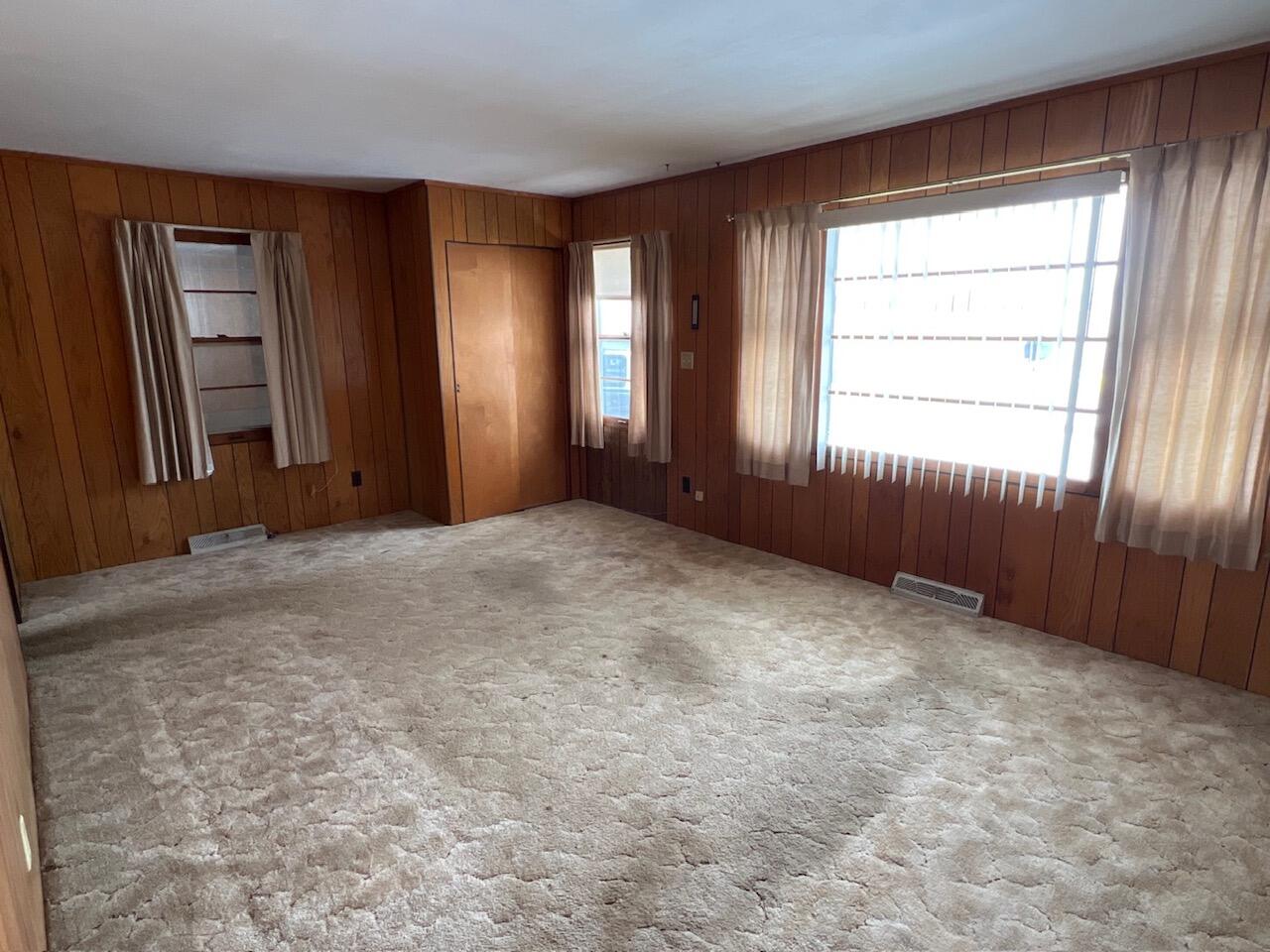3305 Whistle Lane Two Rivers, WI 54241 - Photo 6 of 27 Living Room