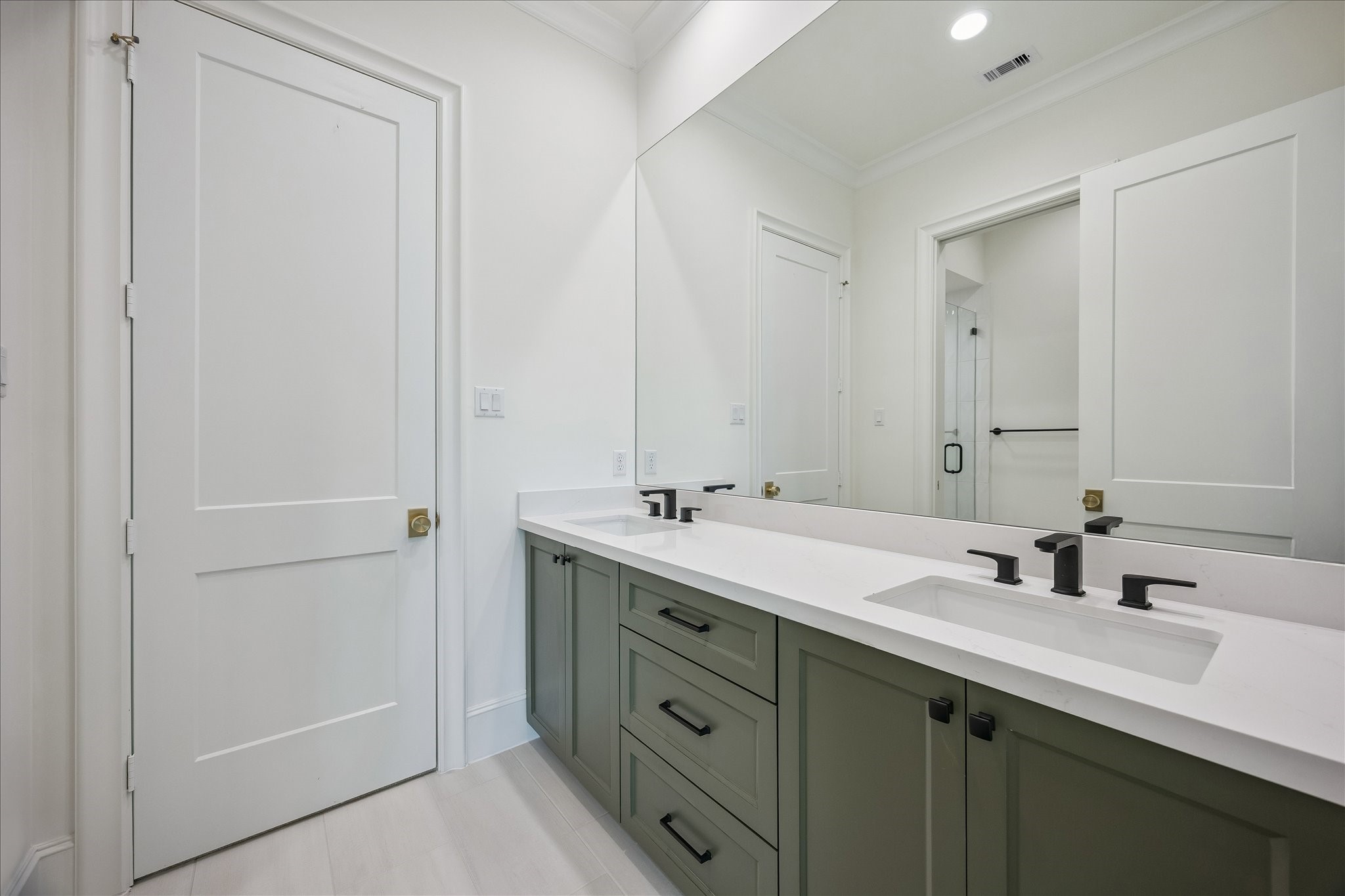 1618 Ronson Road Houston, TX 77055 - Photo 34 of 43 Hollywood bath with dual vanities