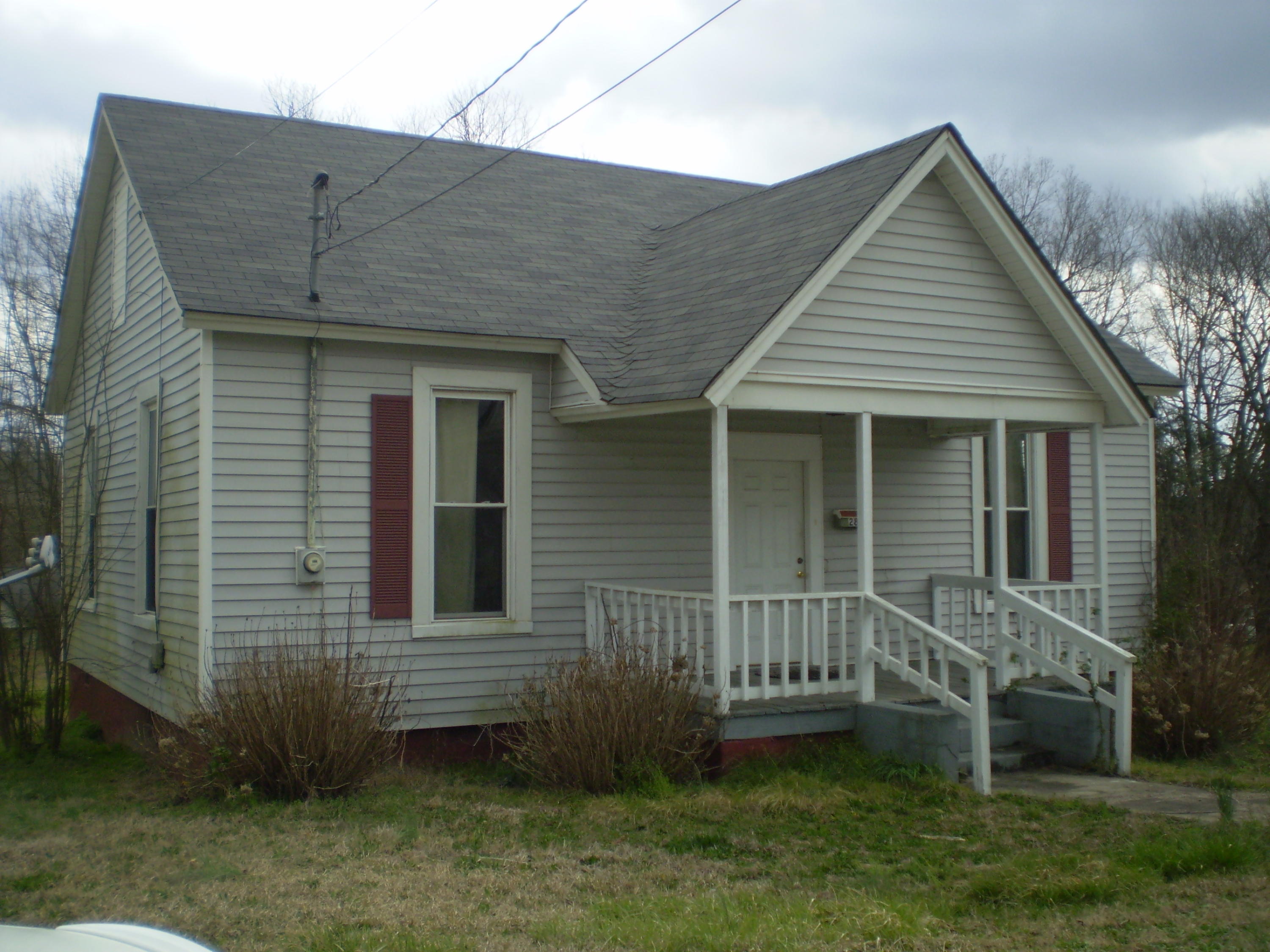 28 4th Ave Pee Dee Rockingham, NC 28379 - Photo 1 of 10 Front of House